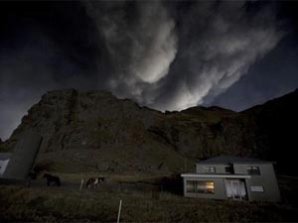 Вулкан погрузил Исландию во тьму