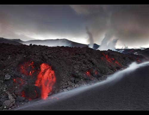 Вулкан погрузил Исландию во тьму
