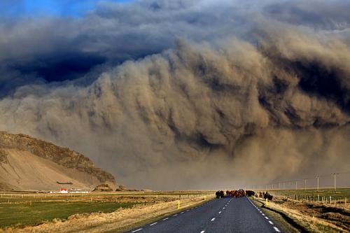 Вулкан погрузил Исландию во тьму