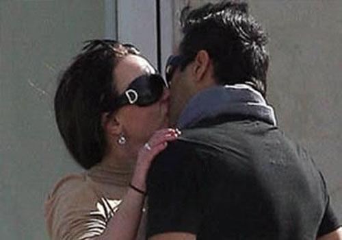 Бритни Спирс не смогла дойти до зала суда