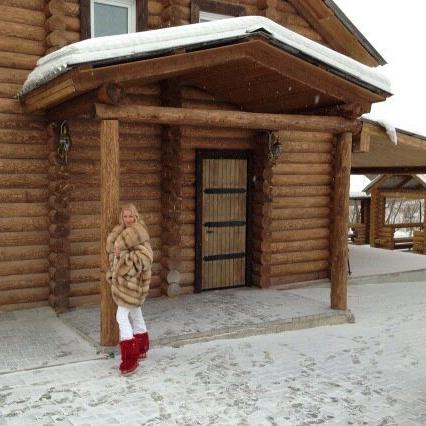Волочкова выложила фото из бани, лимузина и свадебного номера