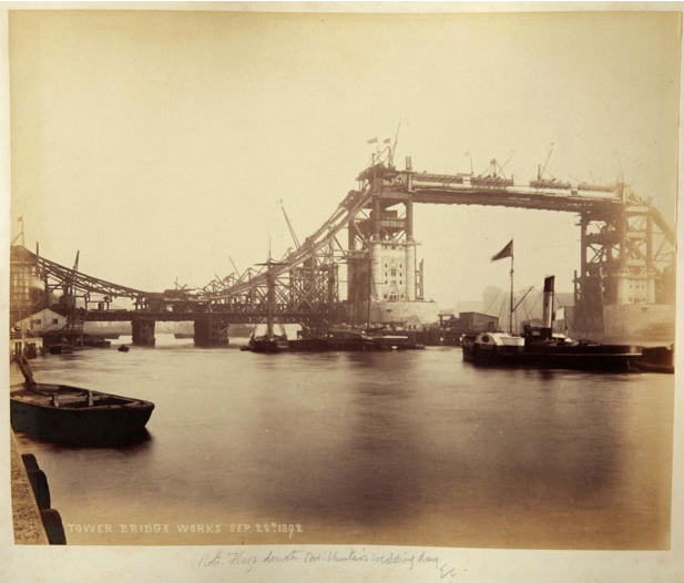 Найдены фотографии постройки Тауэрского моста