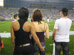 Джессику Биел потрогали за зад