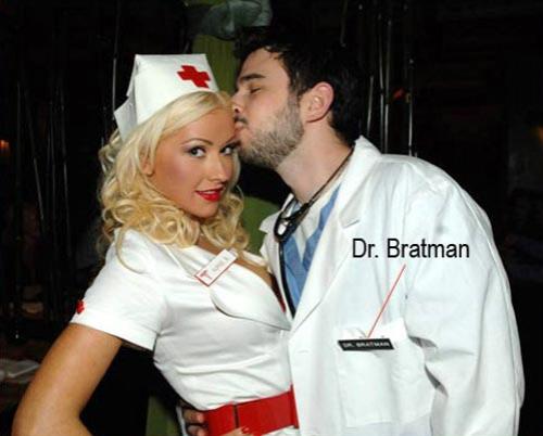 Кристина Агилера заигралась в доктора…