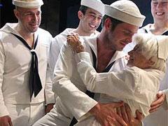 Знаменитый поцелуй повторился 60 лет спустя