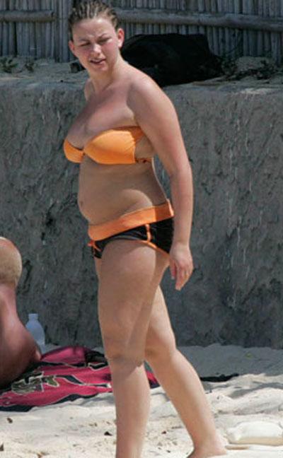 Тела знаменитостей: по пляжу как по подиуму