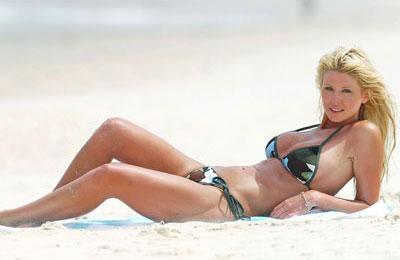 Тела знаменитостей: по пляжу как по подиуму