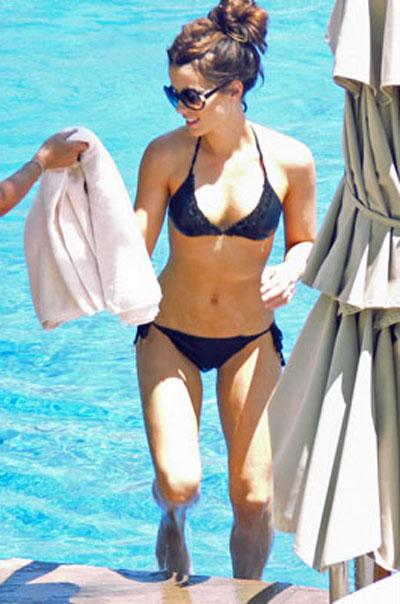 Тела знаменитостей: по пляжу как по подиуму