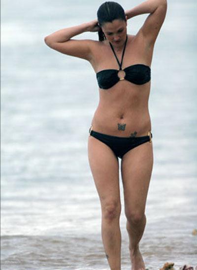 Тела знаменитостей: по пляжу как по подиуму