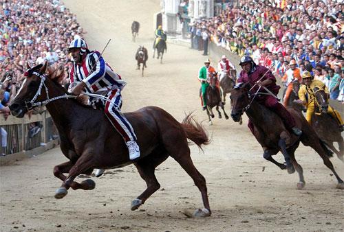 Самый зрелищный праздник в Италии длится всего 1,5 минуты