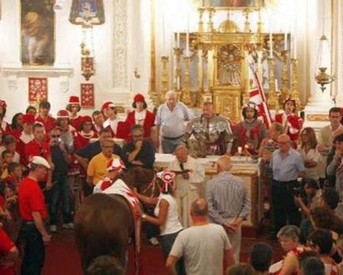 Самый зрелищный праздник в Италии длится всего 1,5 минуты