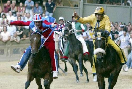 Самый зрелищный праздник в Италии длится всего 1,5 минуты