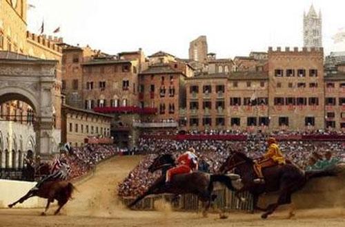 Самый зрелищный праздник в Италии длится всего 1,5 минуты