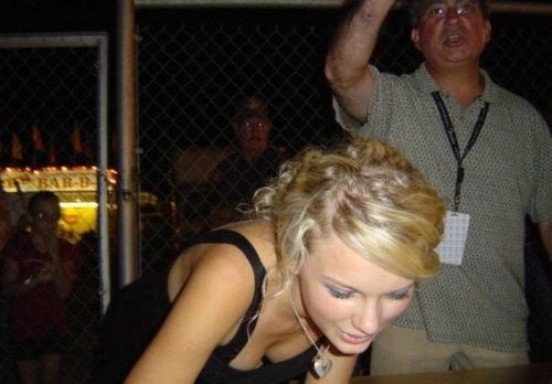 Самые глубокие звездные декольте