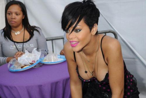 Самые глубокие звездные декольте