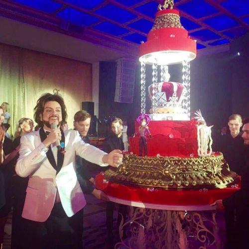 На эти деньги остров купить можно: сколько тратят на свой день рождения знаменитости