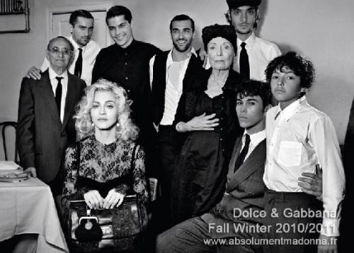 Мадонна драит полы для Dolce & Gabbana