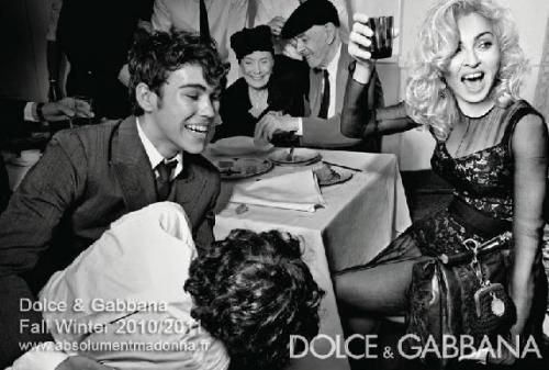 Мадонна драит полы для Dolce & Gabbana