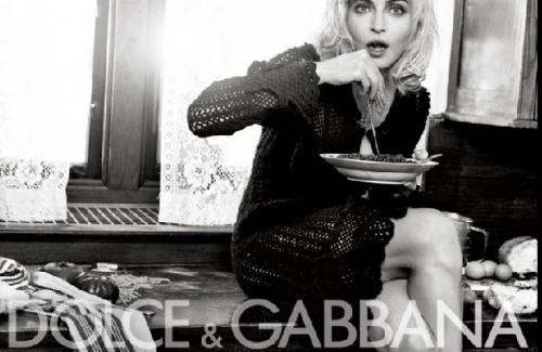 Мадонна драит полы для Dolce & Gabbana