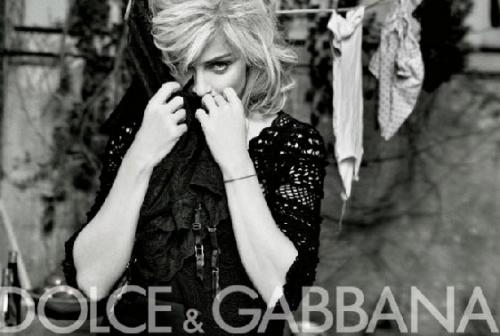 Мадонна драит полы для Dolce & Gabbana