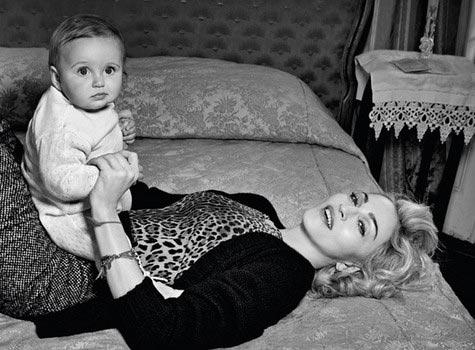 Мадонна драит полы для Dolce & Gabbana