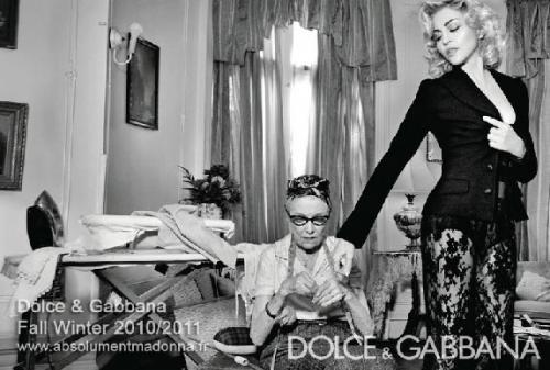 Мадонна драит полы для Dolce & Gabbana
