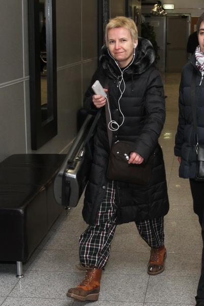 Звезды, опаздывая на «неГолубой огонек», гримировались в пробках