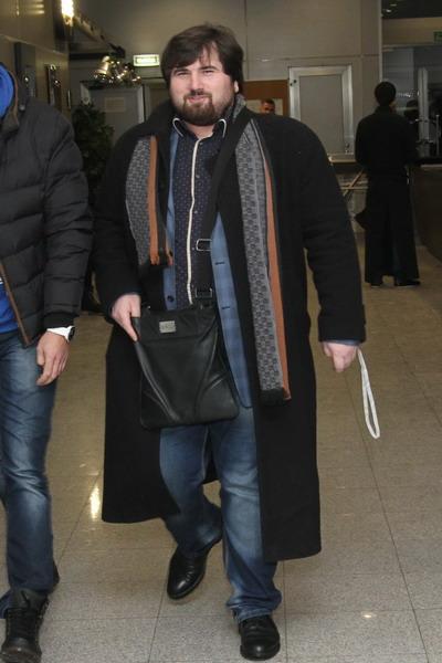 Звезды, опаздывая на «неГолубой огонек», гримировались в пробках