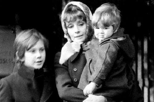 Как выглядят дети умерших мировых знаменитостей