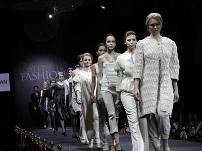 Юлия Зимина стала темноволосой Мэрилин Монро