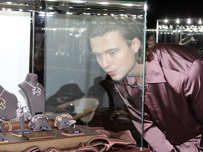 Юлия Зимина стала темноволосой Мэрилин Монро