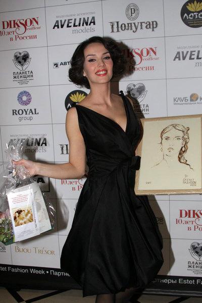 Юлия Зимина стала темноволосой Мэрилин Монро