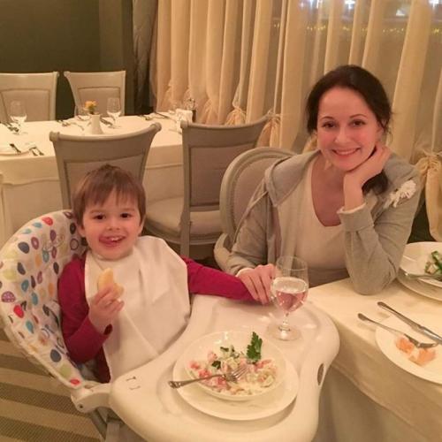 Российские знаменитости, ставшие родителями после 40 лет