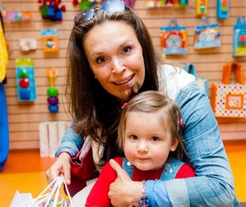 Российские знаменитости, ставшие родителями после 40 лет