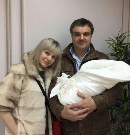 Российские знаменитости, ставшие родителями после 40 лет
