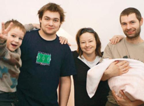 Российские знаменитости, ставшие родителями после 40 лет