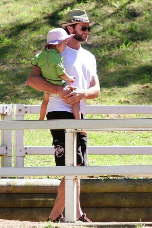 Хью Джекман порадовал дам своим торсом