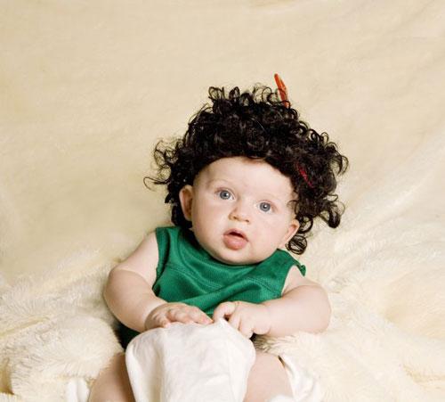 Парики для младенцев: вынужденная мода