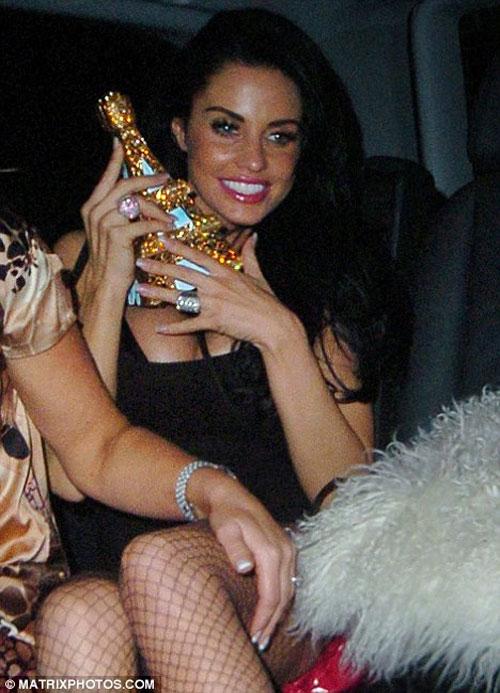 Пэрис Хилтон споила Кэти Прайс