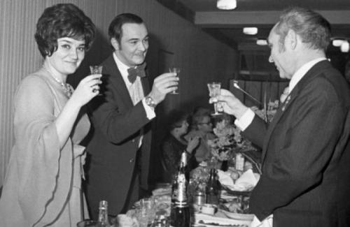 Редкие фото советских знаменитостей во время застолий