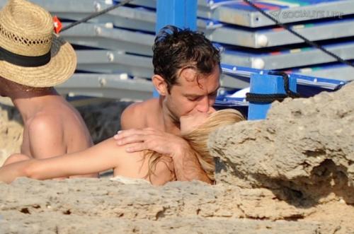 Сиенна Миллер и Джуд Лоу предались безудержным ласкам