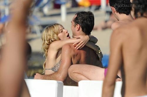 Сиенна Миллер и Джуд Лоу предались безудержным ласкам