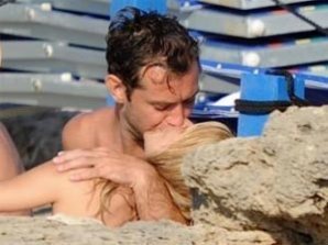 Сиенна Миллер и Джуд Лоу предались безудержным ласкам