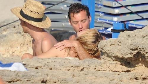 Сиенна Миллер и Джуд Лоу предались безудержным ласкам