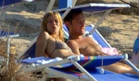 Сиенна Миллер и Джуд Лоу предались безудержным ласкам