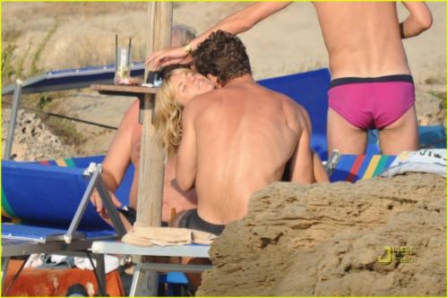 Сиенна Миллер и Джуд Лоу предались безудержным ласкам