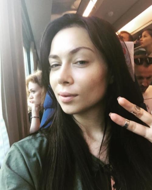 "Что есть, то есть": российские звезды без макияжа