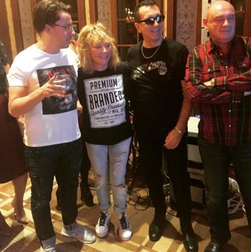 "Что есть, то есть": российские звезды без макияжа