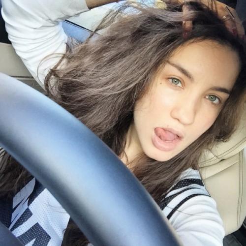 "Что есть, то есть": российские звезды без макияжа