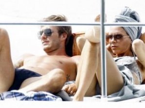 Виктория Бэкхем отметила 10-летие семейной жизни в бикини